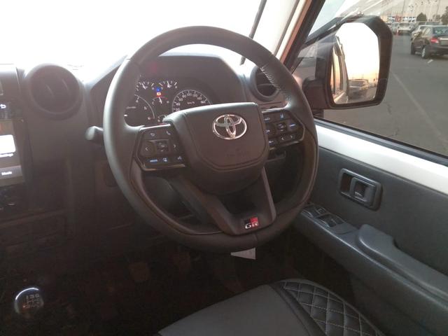 2013 Toyota LAND CRUISER DOUBLE CAB
