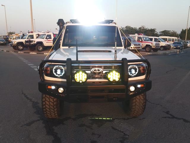 2013 Toyota LAND CRUISER DOUBLE CAB