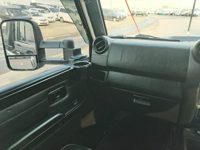 2013 Toyota LAND CRUISER DOUBLE CAB