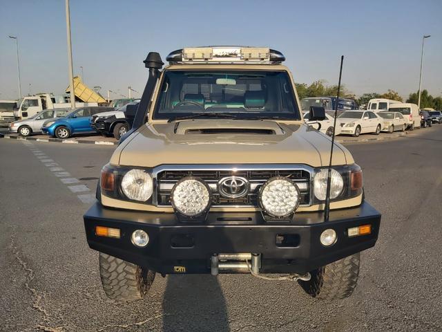 2011 Toyota Land Cruiser p/up