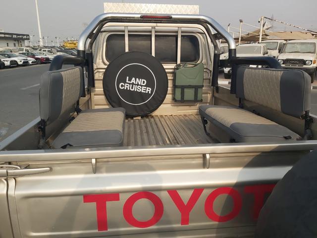 2012 Toyota Land Cruiser p/up